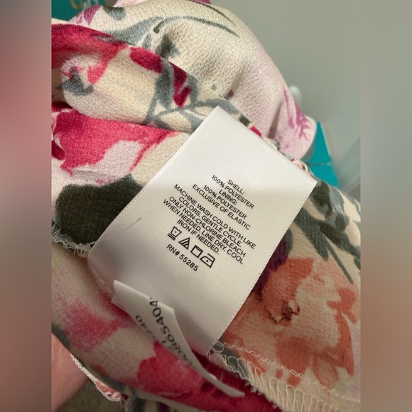 Express women’s floral blouse - Picture 7 of 7